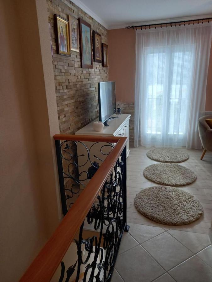 Вилла House Hill Star Кумбор Экстерьер фото